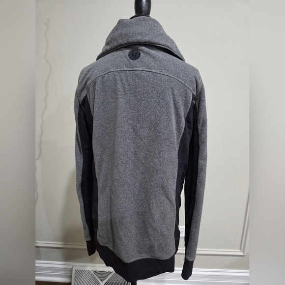 Lululemon Post Chaturanga  Gray and Black Half-Zip Pullover Sz.10 - Picture 3 of 11
